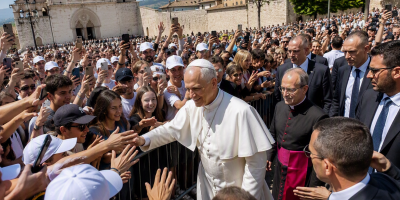 Papa Leone XIV ad Assisi, bagno di folla nella città di San Francesco